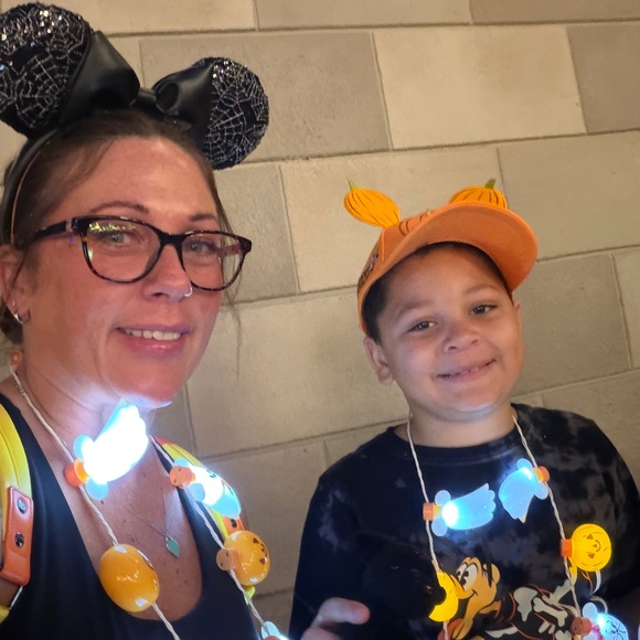 Hi and welcome to my closet😊 - Picture 5 of 7